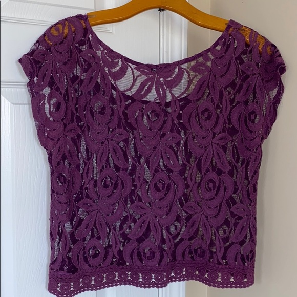 Sheer lace/crochet crop top - Picture 3 of 3